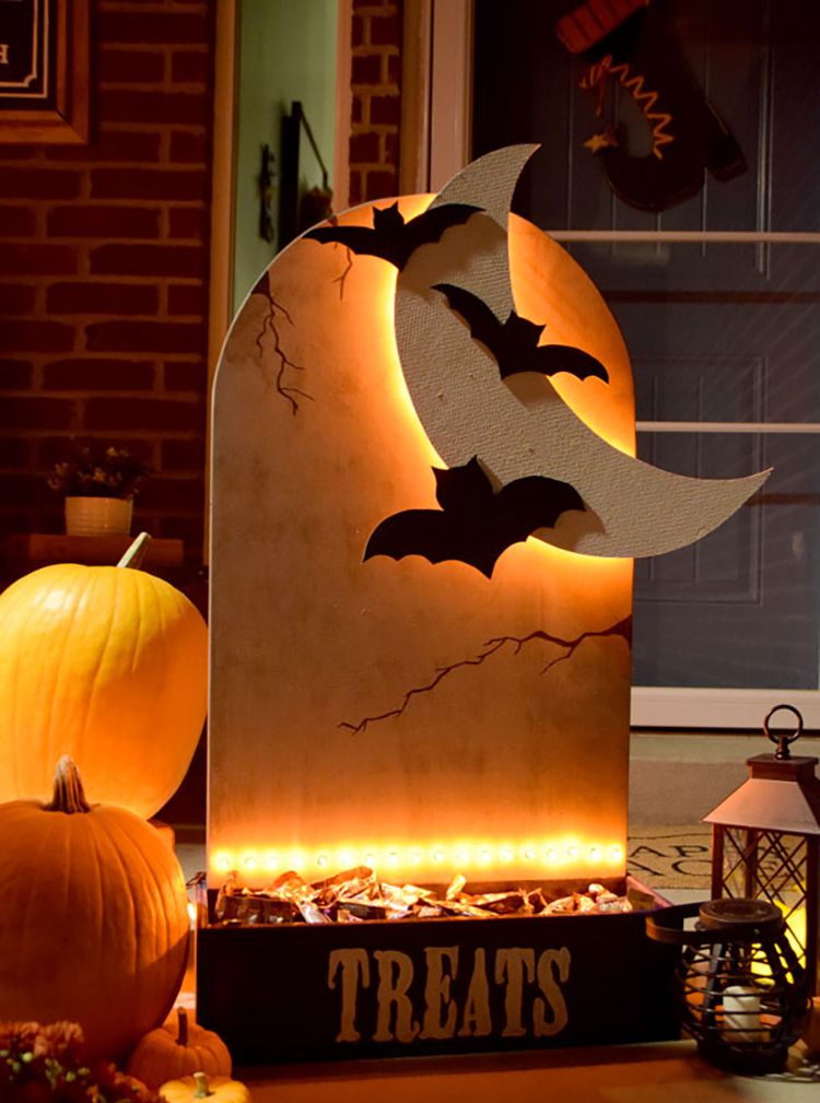 Halloween Bat & Pumpkin Illuminated Standee